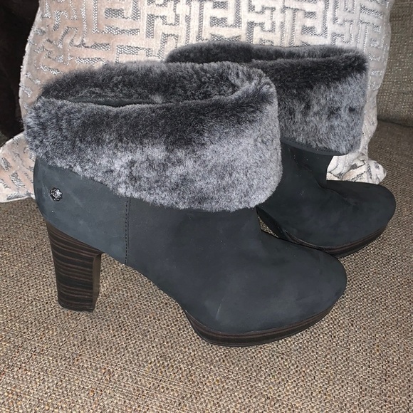 BNWOT Beautiful Womens Suede Ugg Bootie - Picture 1 of 8